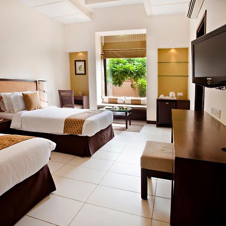 Lemon Tree Hotel, Tarudhan Valley, Manesar Gurgaon Dış mekan fotoğraf