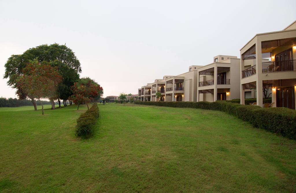Lemon Tree Hotel, Tarudhan Valley, Manesar Gurgaon Dış mekan fotoğraf