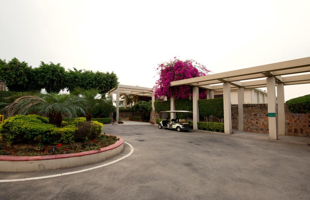 Lemon Tree Hotel, Tarudhan Valley, Manesar Gurgaon Dış mekan fotoğraf