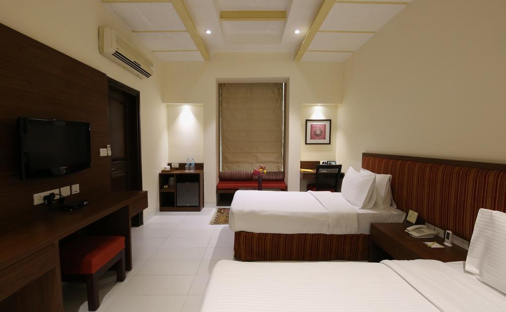 Lemon Tree Hotel, Tarudhan Valley, Manesar Gurgaon Dış mekan fotoğraf