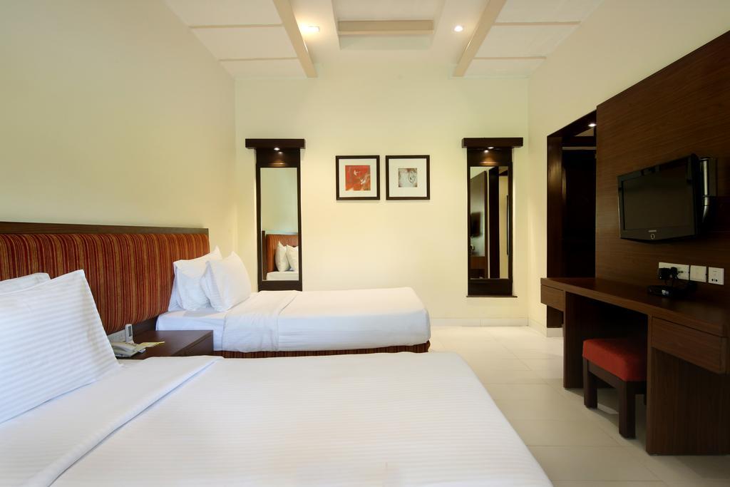 Lemon Tree Hotel, Tarudhan Valley, Manesar Gurgaon Dış mekan fotoğraf