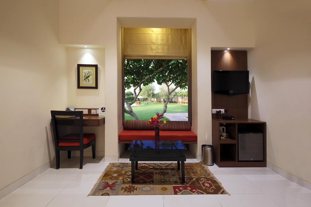 Lemon Tree Hotel, Tarudhan Valley, Manesar Gurgaon Dış mekan fotoğraf