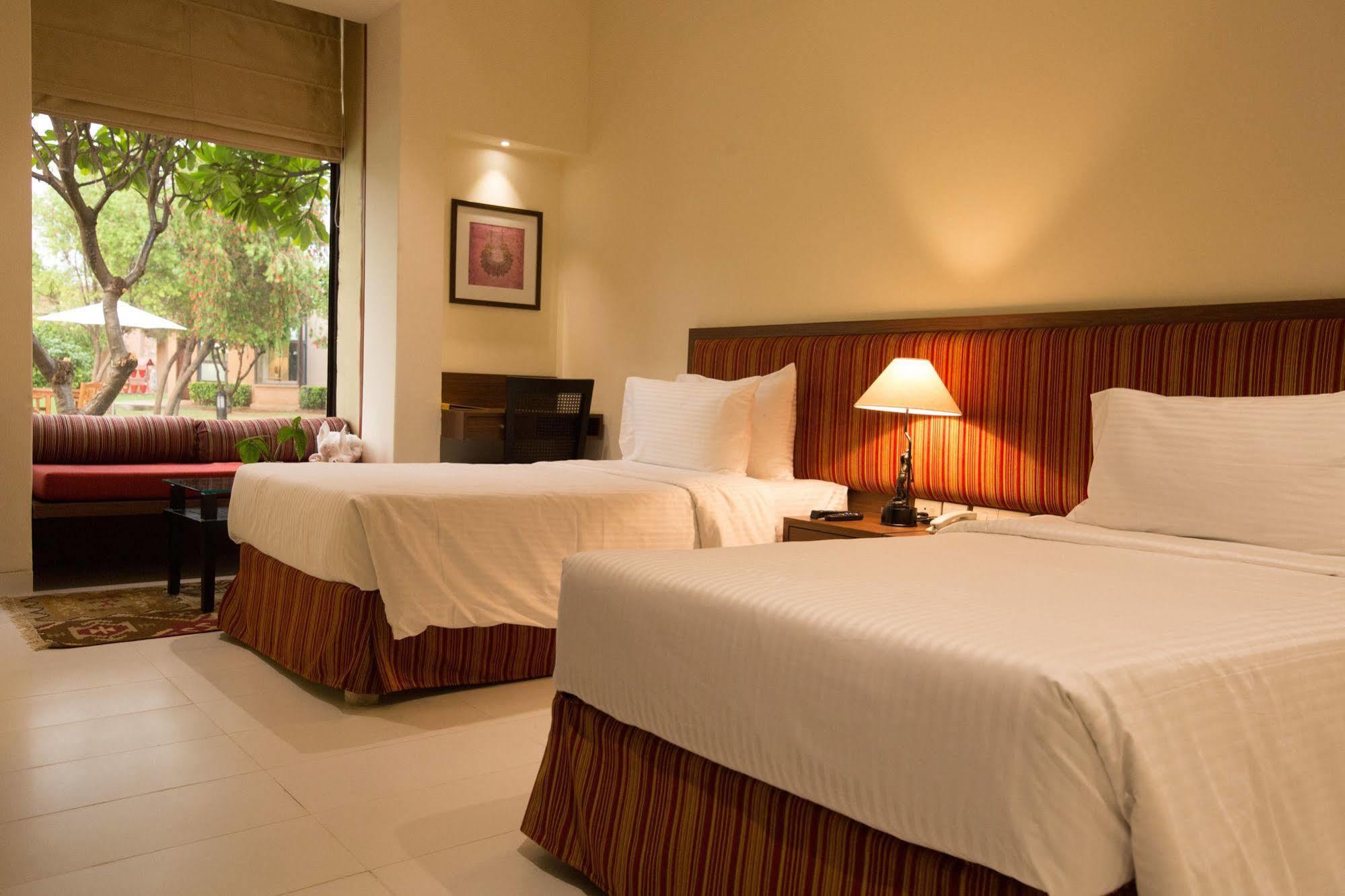 Lemon Tree Hotel, Tarudhan Valley, Manesar Gurgaon Dış mekan fotoğraf