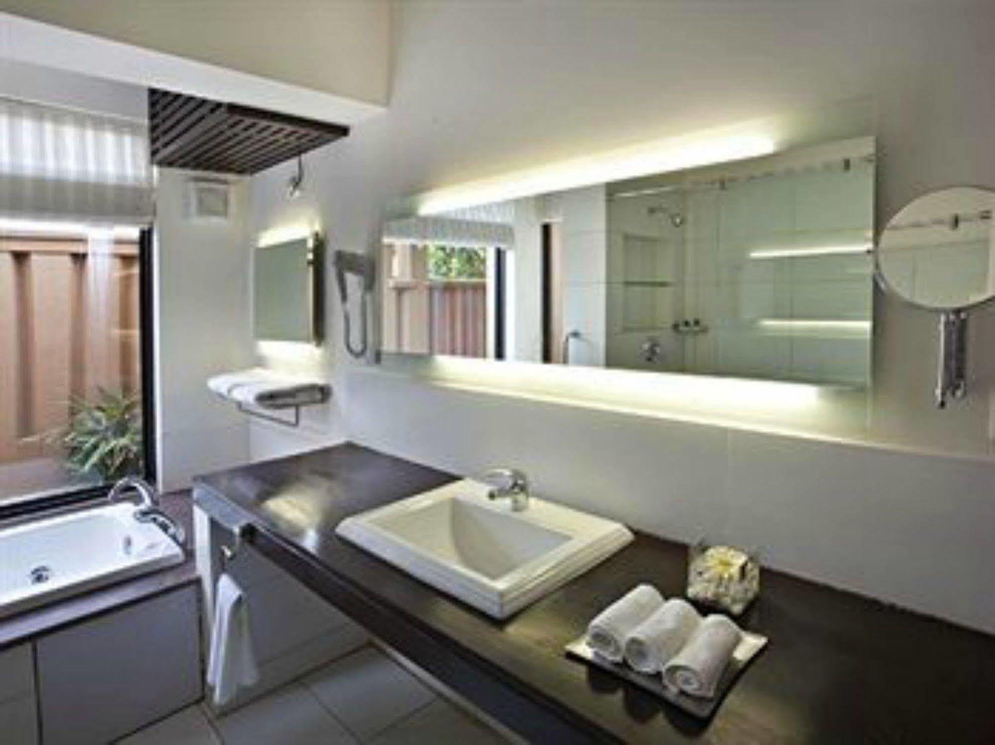 Lemon Tree Hotel, Tarudhan Valley, Manesar Gurgaon Dış mekan fotoğraf