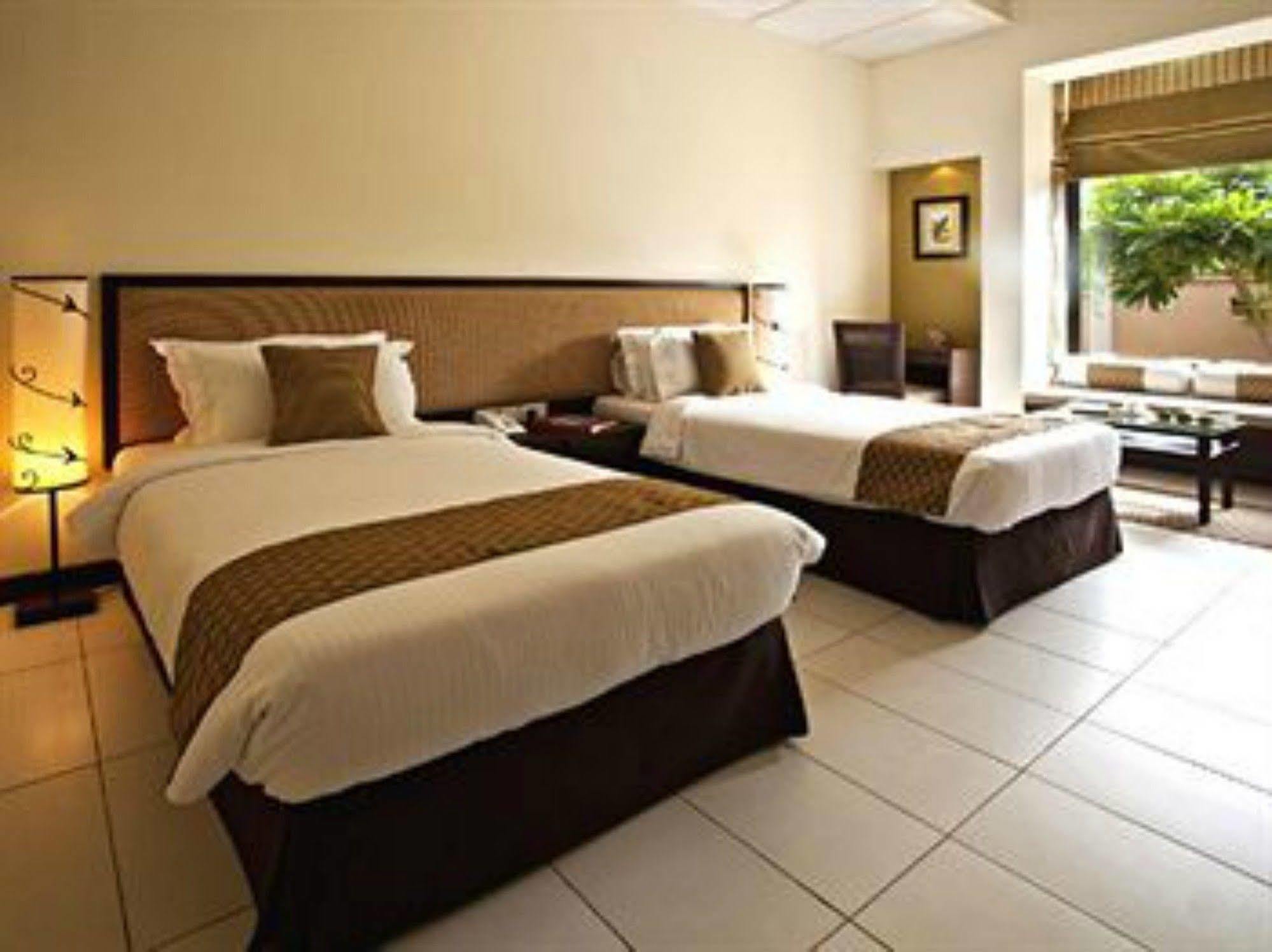 Lemon Tree Hotel, Tarudhan Valley, Manesar Gurgaon Dış mekan fotoğraf