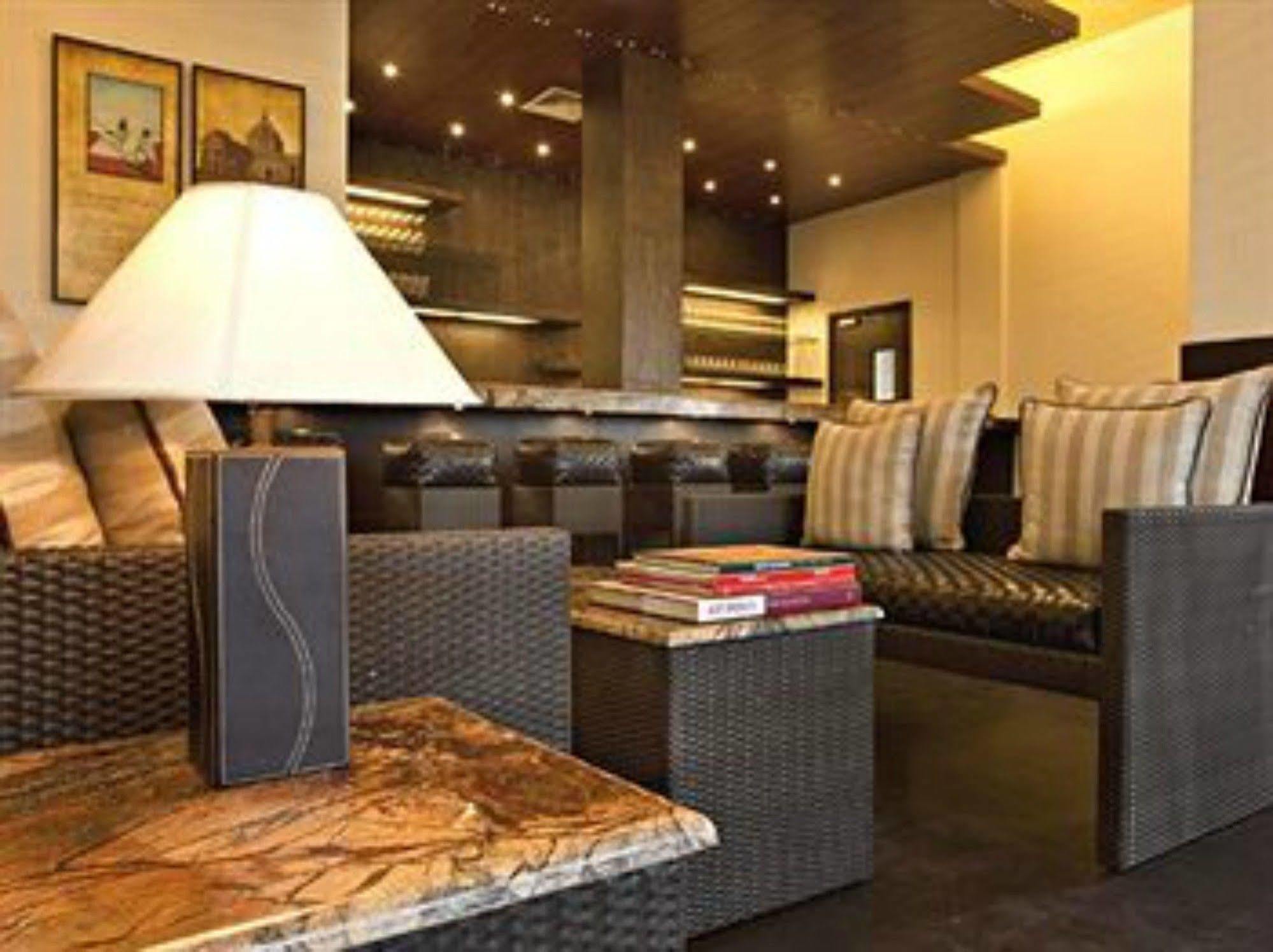 Lemon Tree Hotel, Tarudhan Valley, Manesar Gurgaon Dış mekan fotoğraf