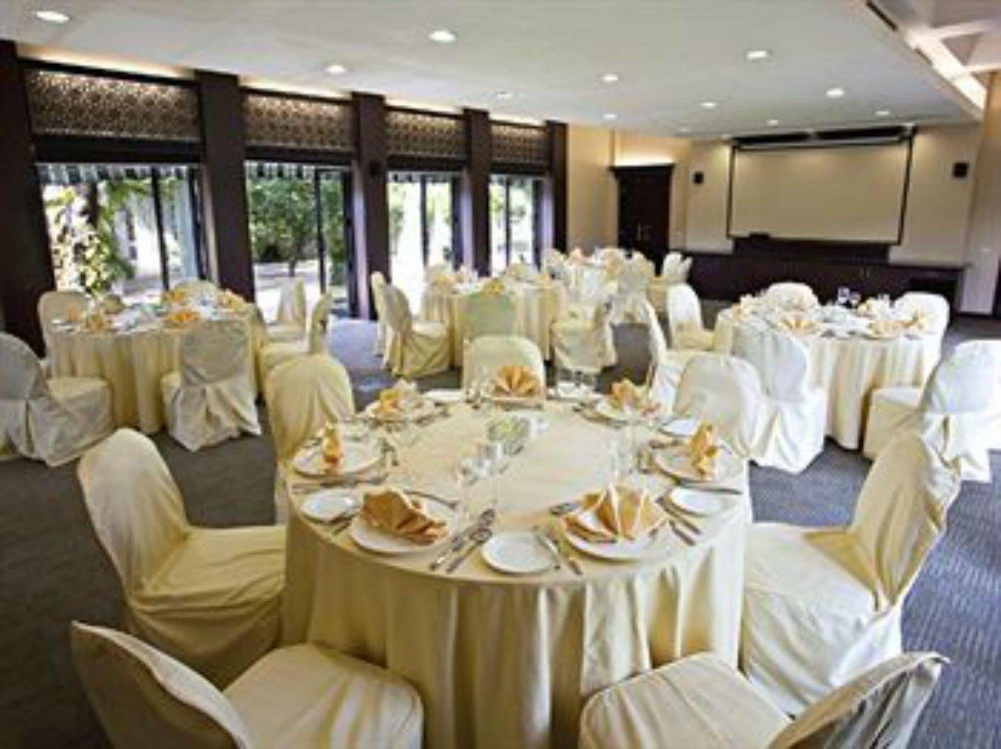 Lemon Tree Hotel, Tarudhan Valley, Manesar Gurgaon Dış mekan fotoğraf
