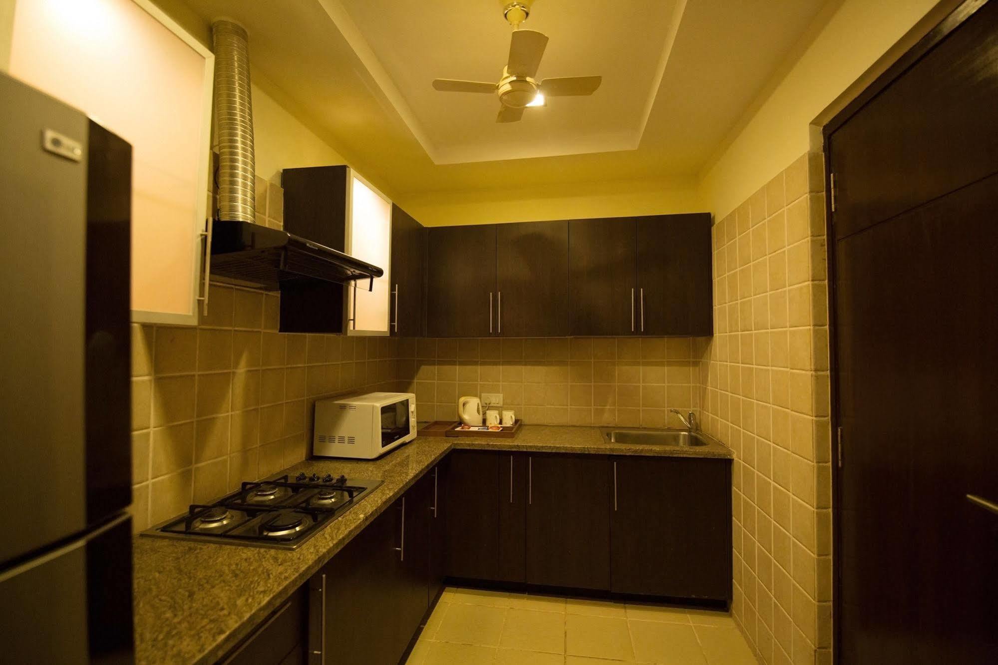 Lemon Tree Hotel, Tarudhan Valley, Manesar Gurgaon Dış mekan fotoğraf