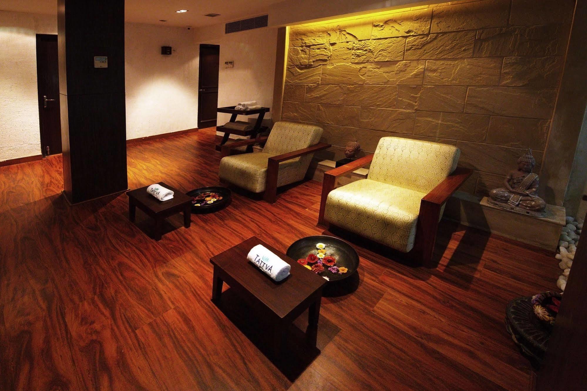 Lemon Tree Hotel, Tarudhan Valley, Manesar Gurgaon Dış mekan fotoğraf