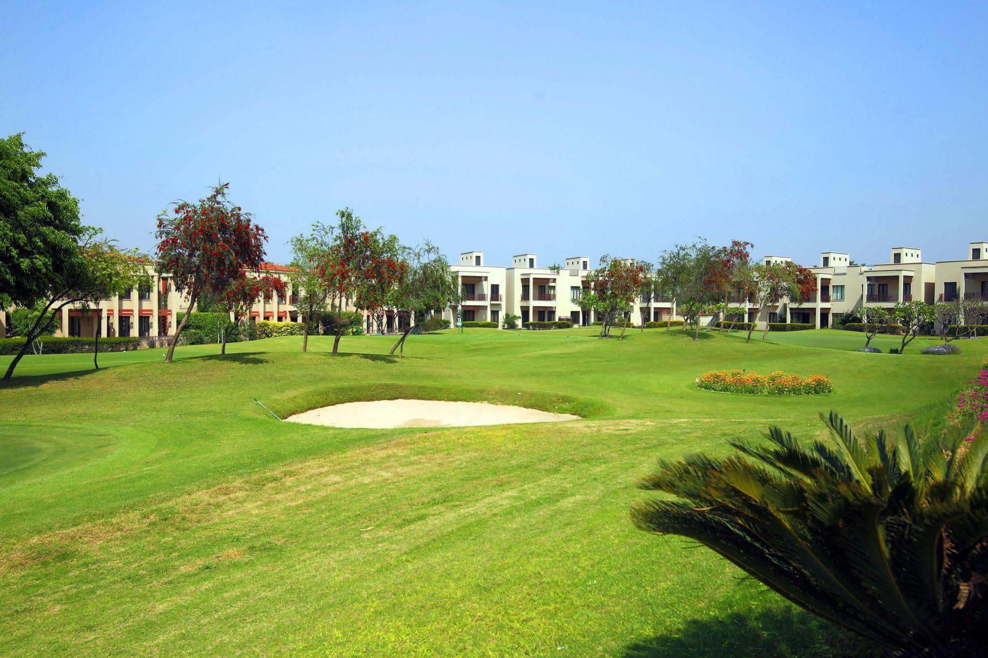 Lemon Tree Hotel, Tarudhan Valley, Manesar Gurgaon Dış mekan fotoğraf