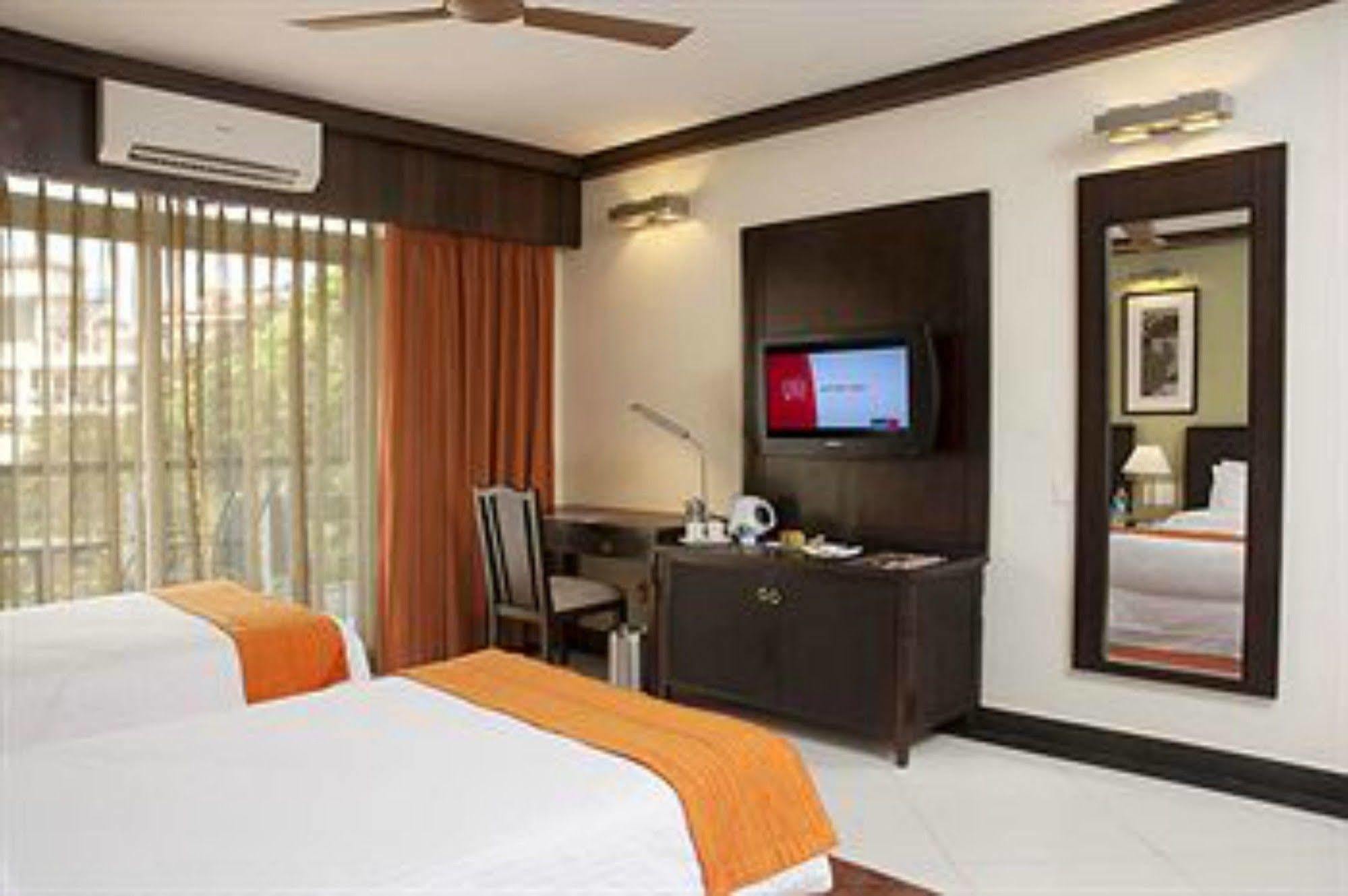 Lemon Tree Hotel, Tarudhan Valley, Manesar Gurgaon Dış mekan fotoğraf