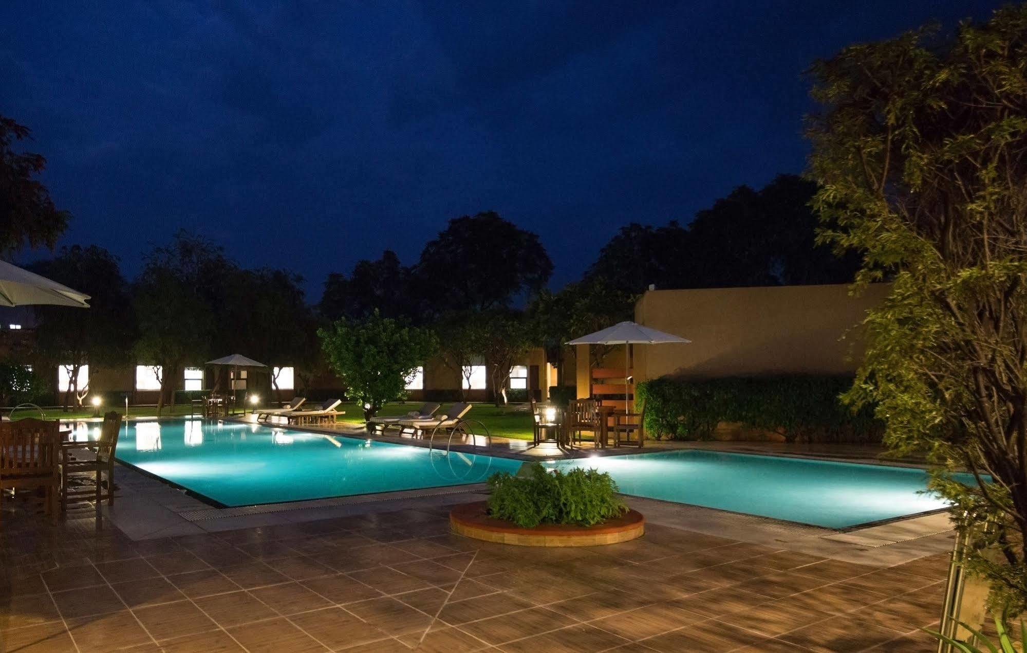 Lemon Tree Hotel, Tarudhan Valley, Manesar Gurgaon Dış mekan fotoğraf